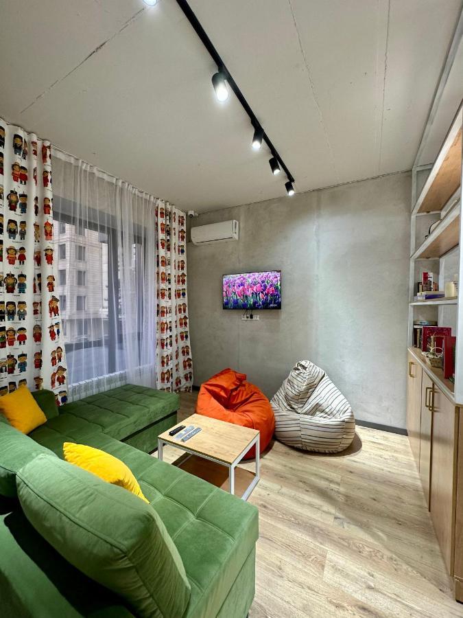 Izzzi Hostel Bishkek Esterno foto