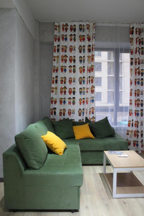 Izzzi Hostel Bishkek Esterno foto