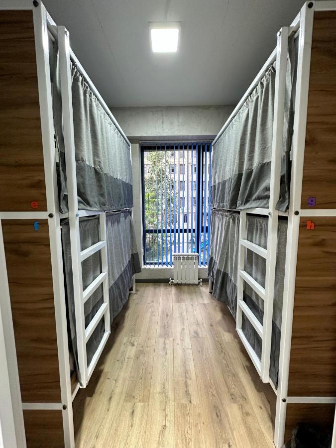 Izzzi Hostel Bishkek Esterno foto