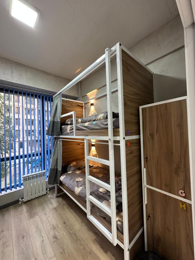 Izzzi Hostel Bishkek Esterno foto